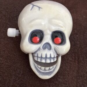 Vintage 1985 Hallmark Brooch Lapel Pin Halloween Wind-Up Skeleton Skull Red Eyes